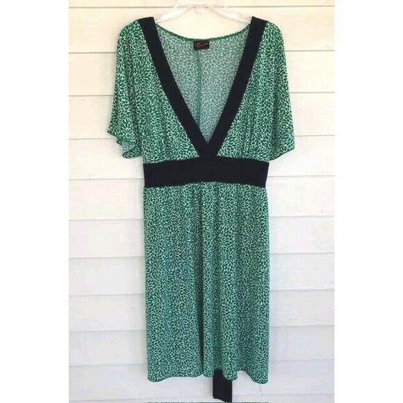 Torrid Vintage Green White Daisy Floral Navy Tie Faux Wrap Dress 18 - Picture 1 of 5